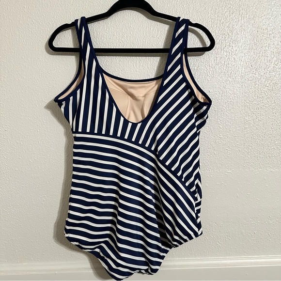 Land's End Soft Cup Tugless Sporty One Piece Blue Striped Swimsuit - Picture 5 of 9